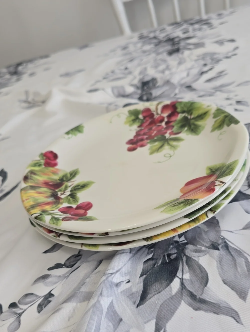 Vintage Royal Doulton Set Of 4 Everyday Fine China Vintage Grape Salad Plates